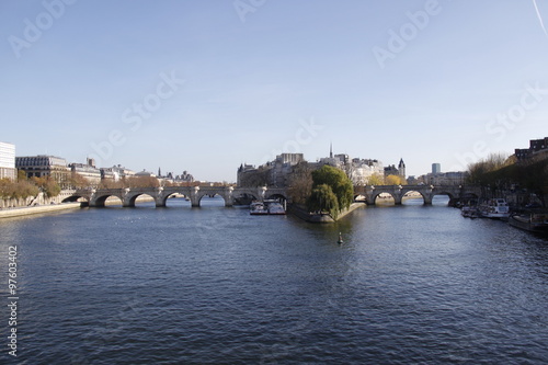 La Seine et le Pont Neuf à Paris © Atlantis