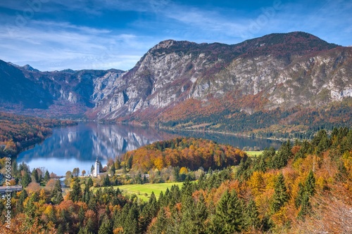 Fototapeta Naklejka Na Ścianę i Meble -  Mountain Lake in Autumn - Lake Bohinj