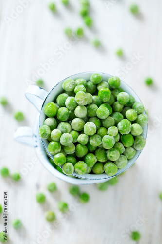 frozem peas on wooden surface © Diana Taliun