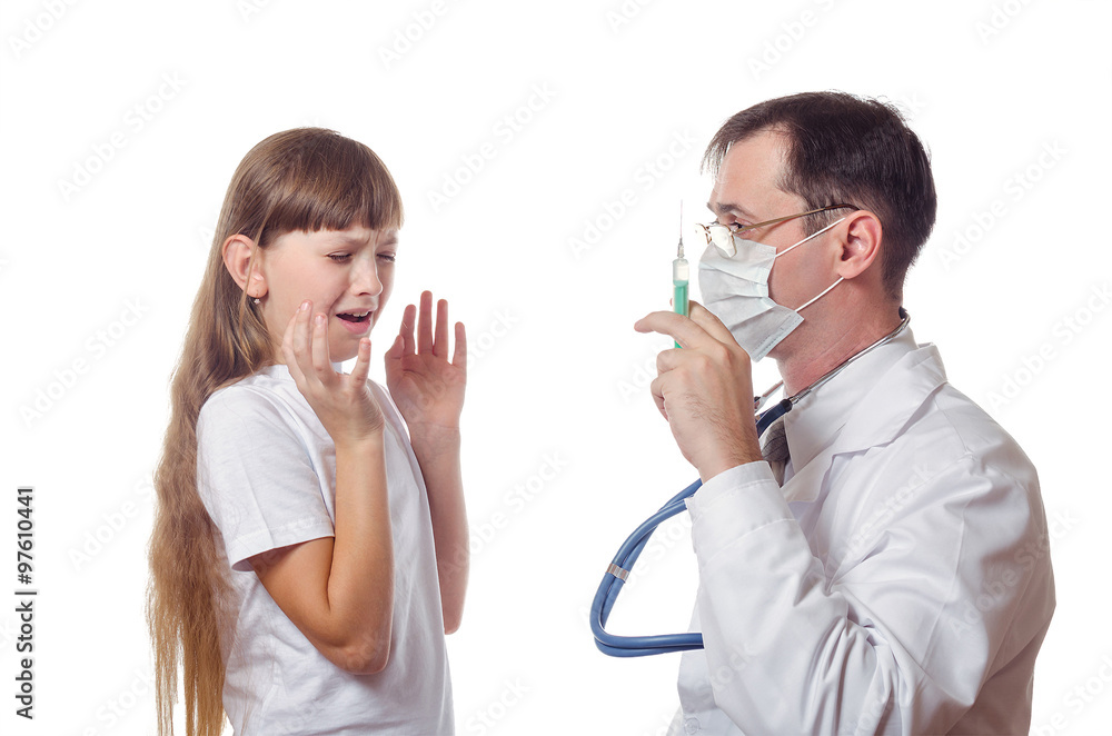 The doctor shows to the child a syringe