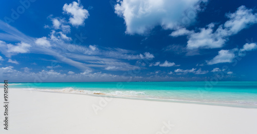 Tropical beach background © PhotoSerg