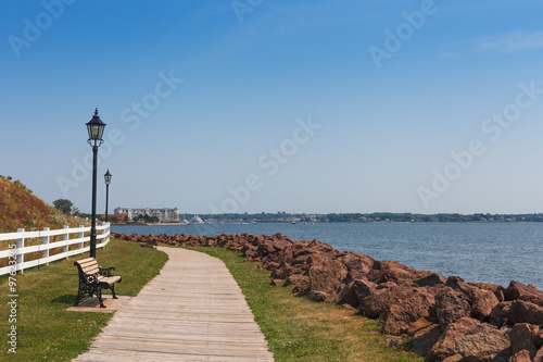 Fotografia Empty bench and footpath at coast, Victoria park, Charlottetown, Prince Edward I
