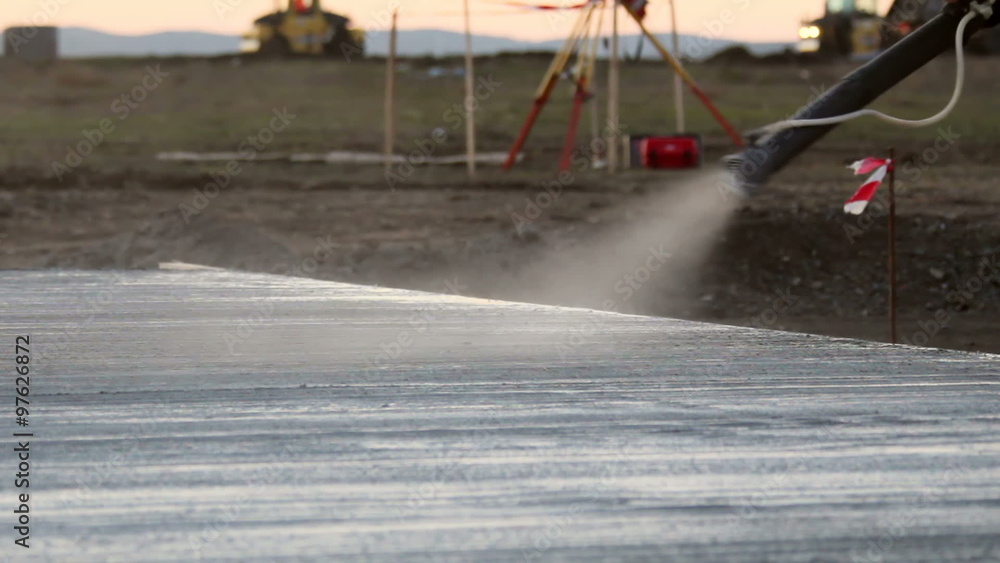 Worker applying treatment on a concrete surface to avoid freezing vídeo