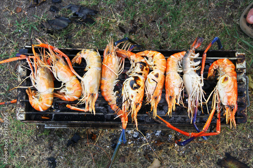Grilled prawns / Prawns are grilled on stove