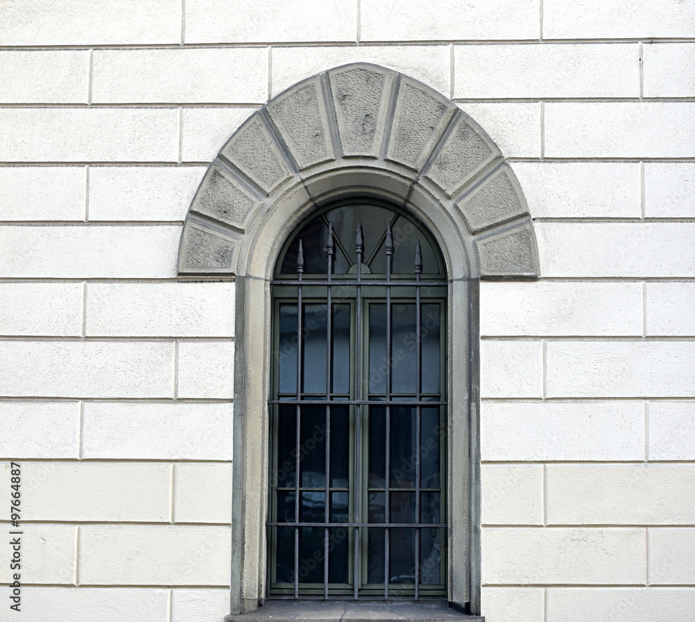 façade d'une vieille caserne façade d'une vieille caserne
