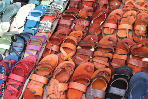 Sandalettes en cuir sur le march   de Pushkar   Inde