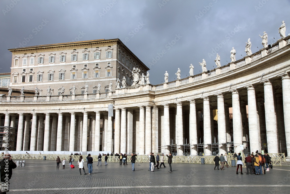 Obraz premium The collonade around the St. Peter's square