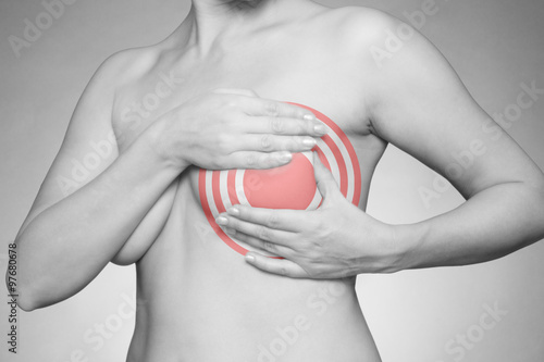 Brust Schmerzen - schwarzweiß mit roter Markierung