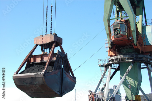 Εκτύπωση καμβά Dockside cargo crane loads coal at river port Kolyma