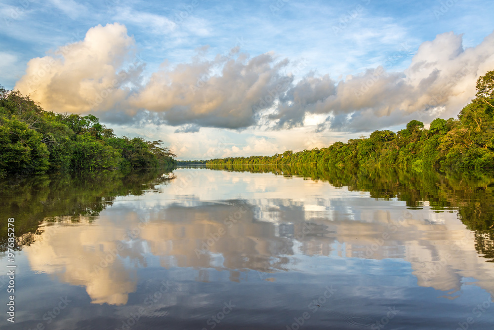 Naklejka premium Cloud Reflections