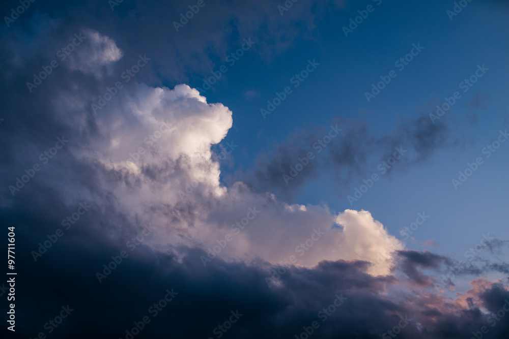 Obraz premium Sunset sky with beautiful clouds.