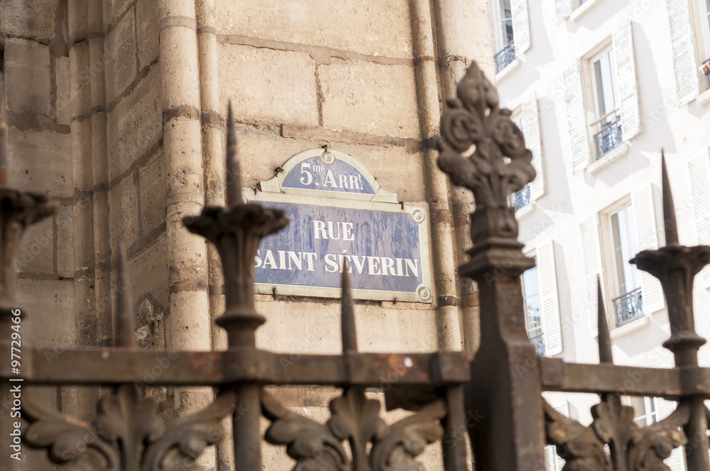 Obraz premium ancient gate to Rue Saint Severine