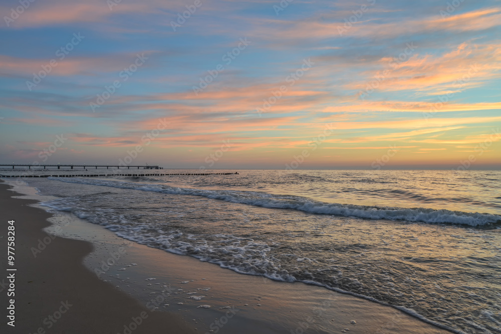 Ostsee-Strand (Bansin) bei Sonnenaufgang Ostsee-Strand (Bansin) bei Sonnenaufgang