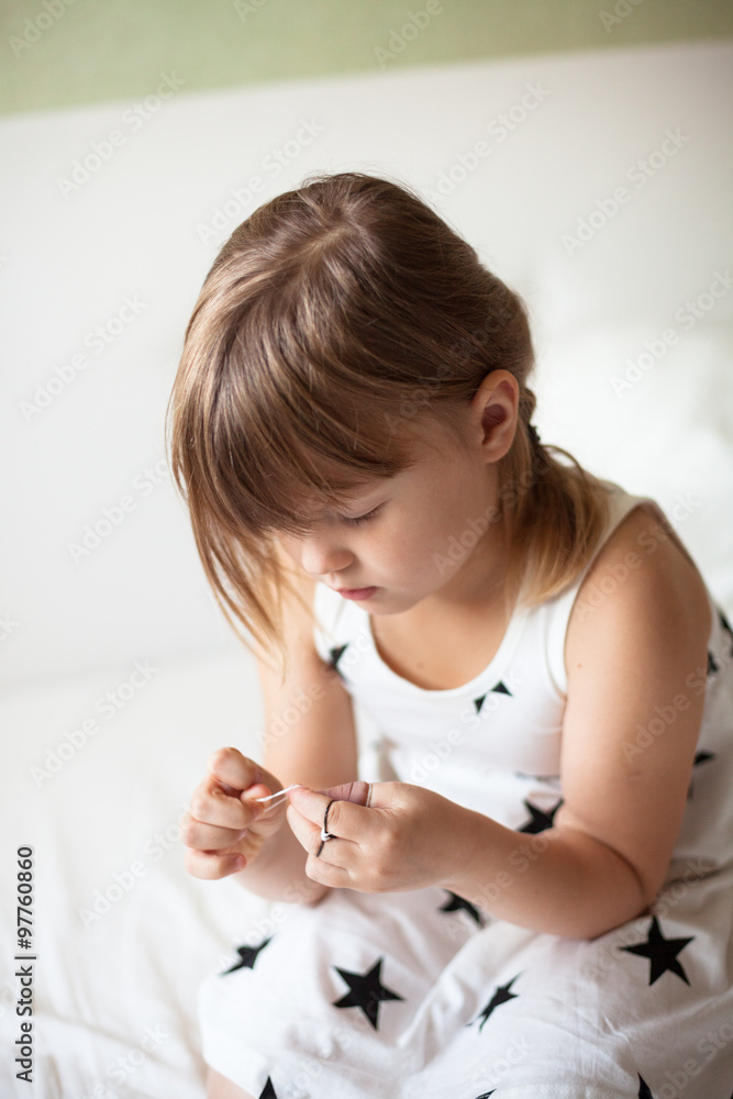 Girl weaves jewelry bracelet gum, gum weaving, hobby on a light background, Gum Plaiting Band Girl weaves jewelry bracelet gum, gum weaving, hobby on a light background, Gum Plaiting Band