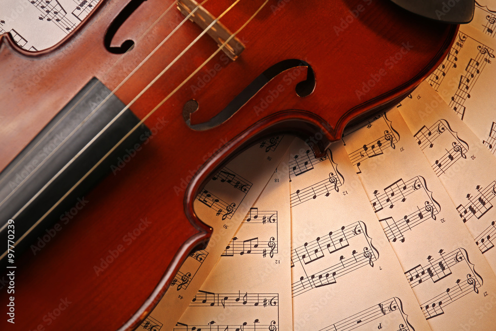 Fototapeta premium Violin on music papers background