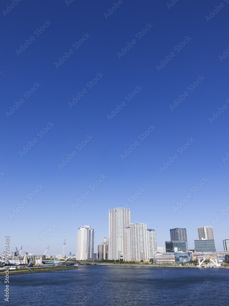 晴海大橋より望む　東京スカイツリーと高層ビル