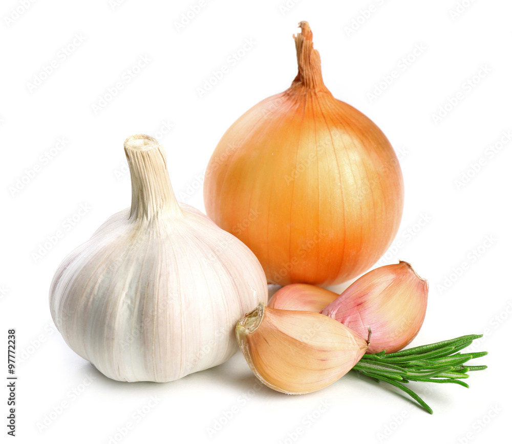 Obraz premium Garlic and onion isolated on white