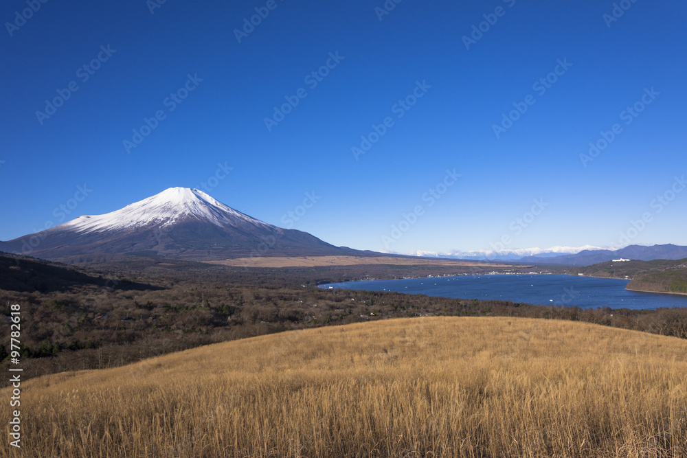 Fototapeta premium パノラマ台より晩秋の山中湖と富士山