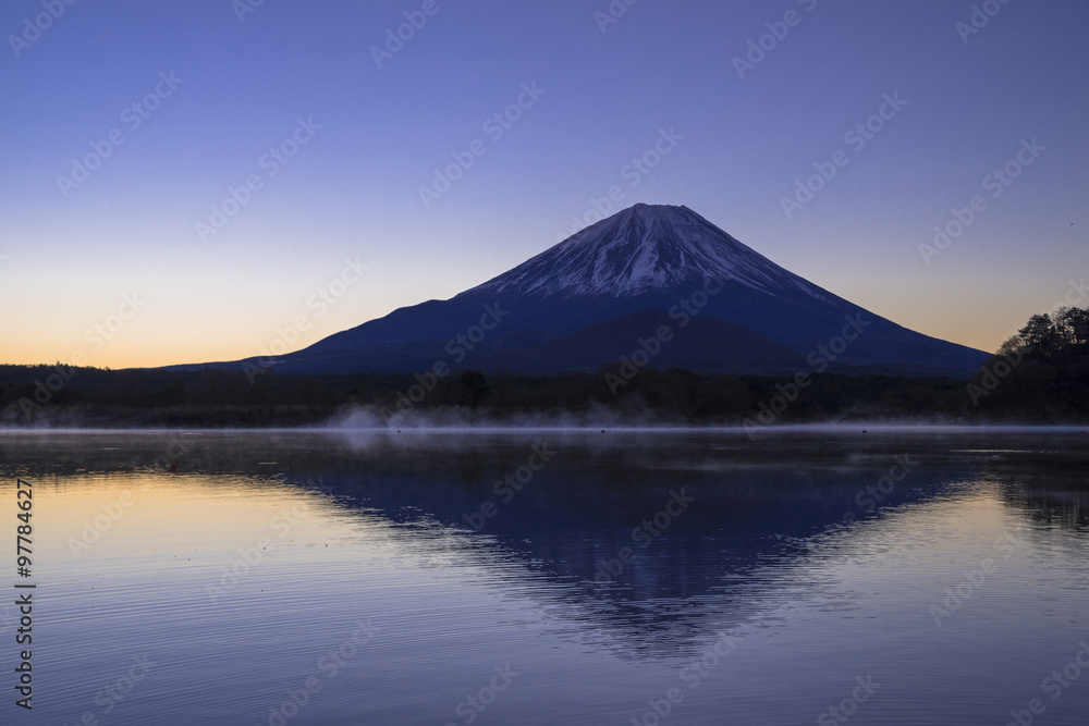 精進湖の逆さ富士山