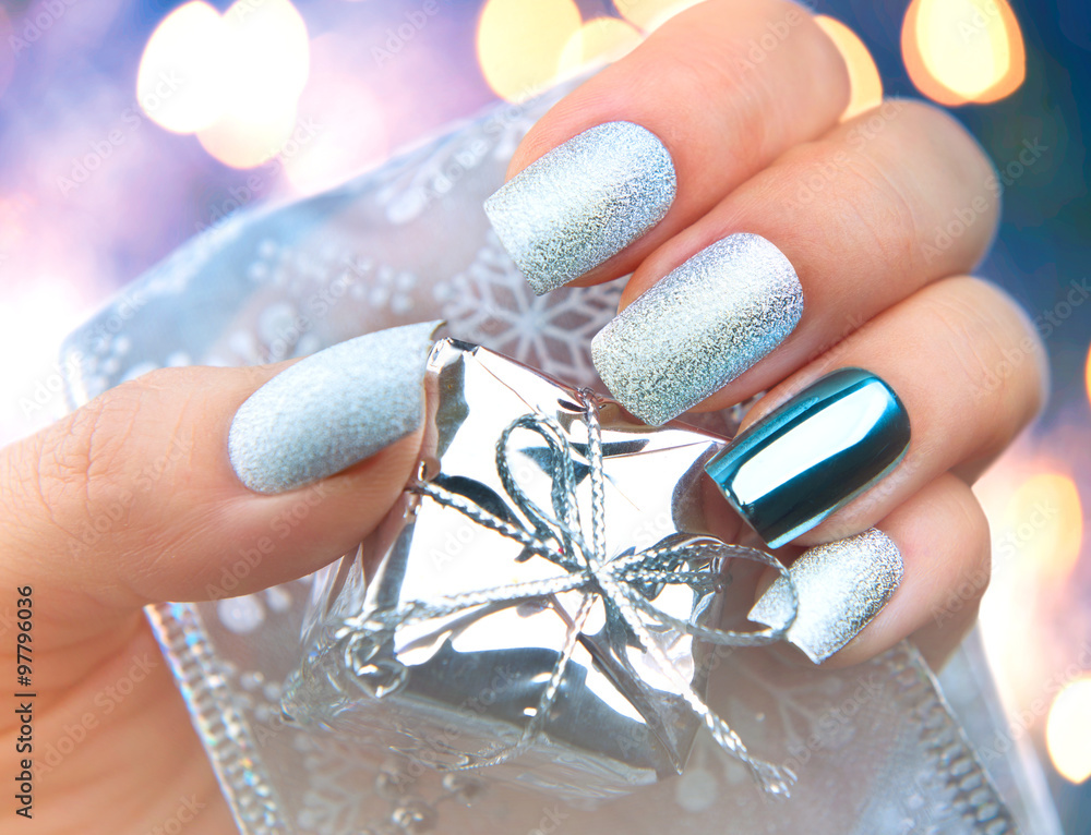 15 Delightful Holiday Nail Designs - Wonder Forest