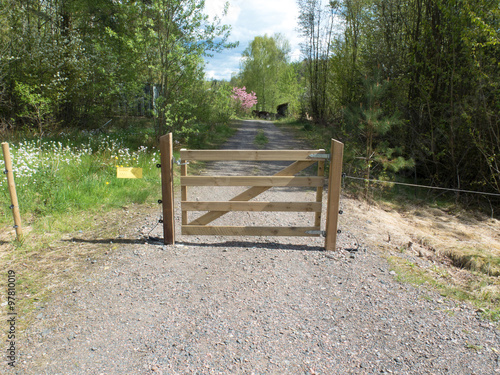 Konstfotografi a gate of wood and electric fence