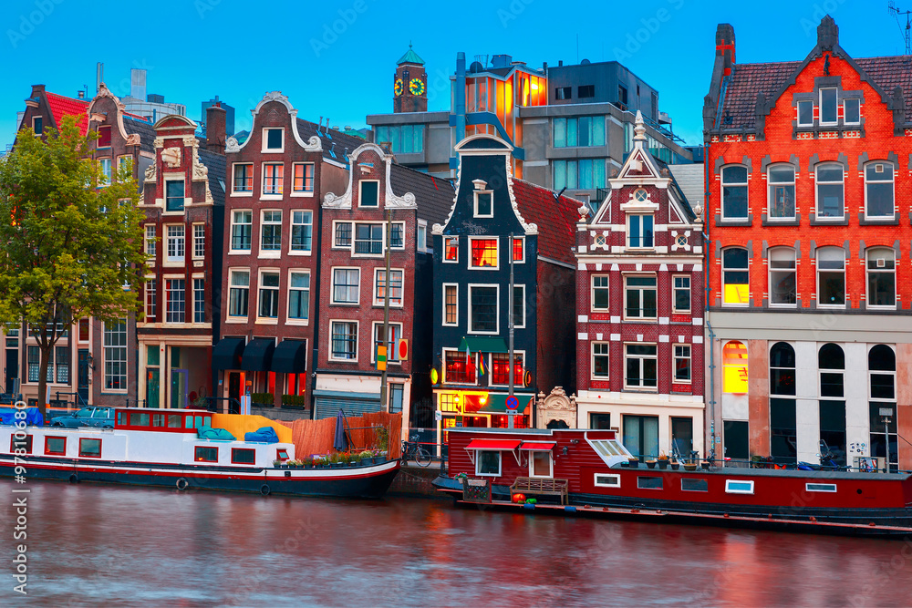 Fototapeta premium Night city view of Amsterdam canal 