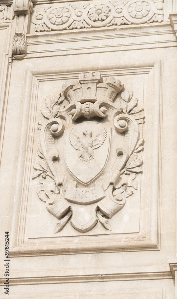 Armoiries de la façade de la gare de Marseille
