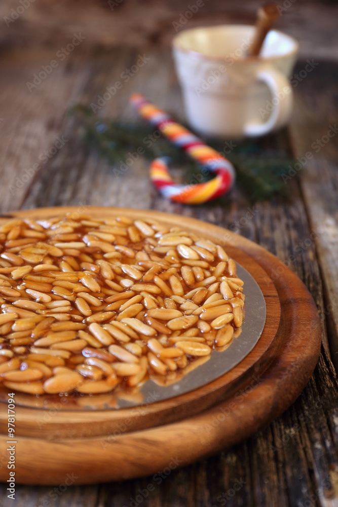 Catalan tart: caramelized pine nuts