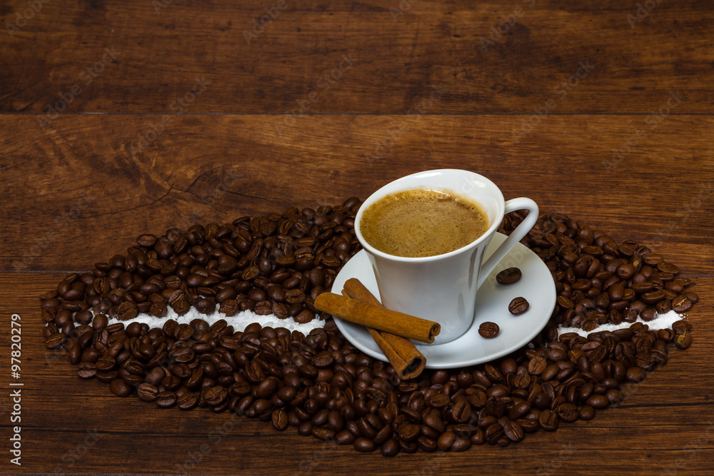 Frischer, aromatischer Kaffee zum Start in den Morgen Frischer, aromatischer Kaffee zum Start in den Morgen