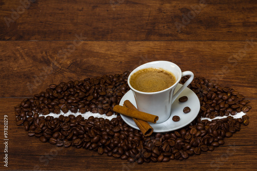 Frischer  aromatischer Kaffee zum Start in den Morgen