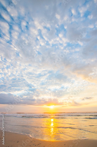 Sea of the morning glow（朝焼けの砂浜）