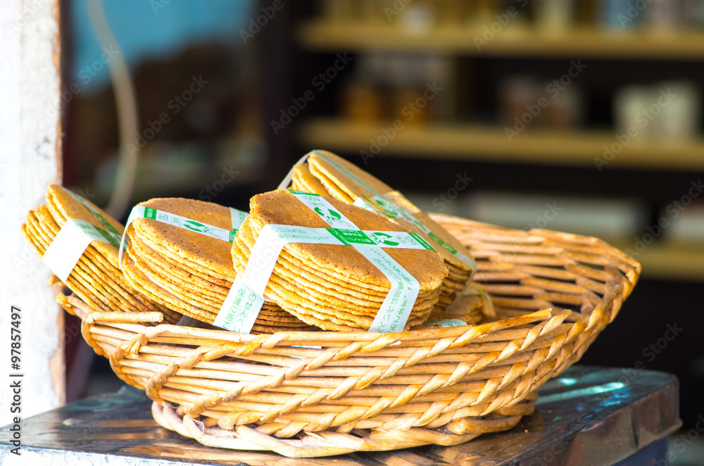 Obraz premium deer food Rice cracker(鹿せんべい)