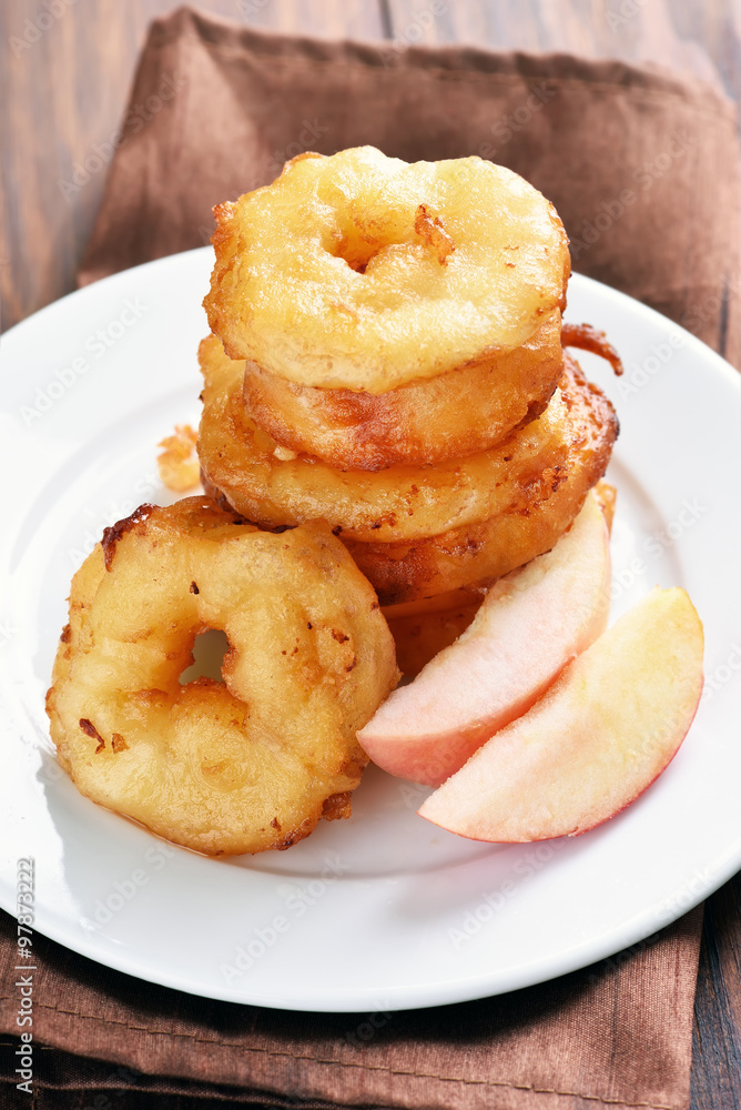 Apple rings and slices