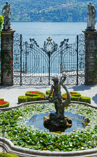 Magnificent park with fountains (Villa Carlotta, Italy, Lake Com photo