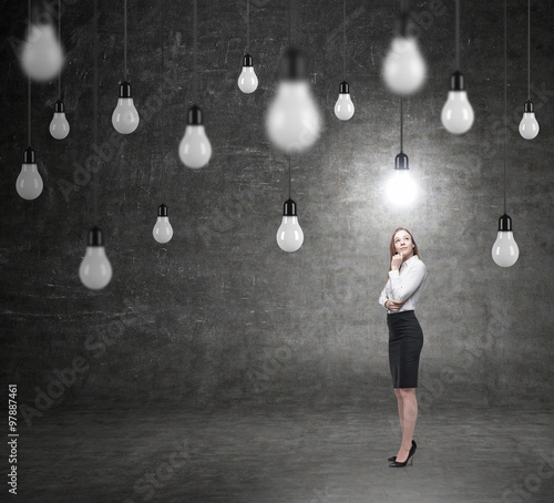 Foto woman in search of solution