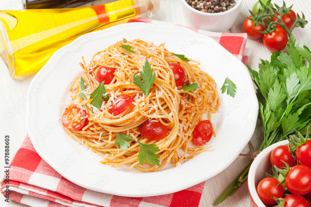 Spaghetti pasta with tomatoes and parsley Spaghetti pasta with tomatoes and parsley