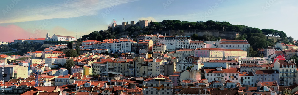 Vue HD de Lisbonne depuis l'ascenseur de Santa Justa, un matin