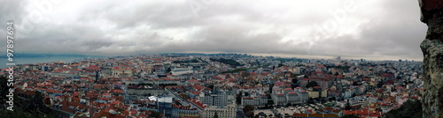 Lisbonne vue du château Maure par temps couvert