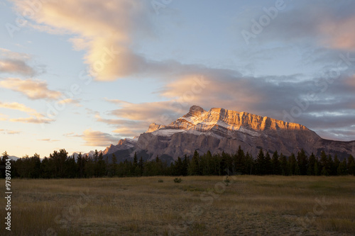 Canvas Print alpenglow on mount rundle