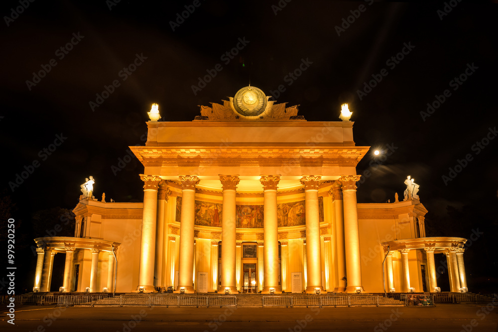 Obraz premium ENEA (VDNH). The Nuclear Energy (RSFSR) pavilion.