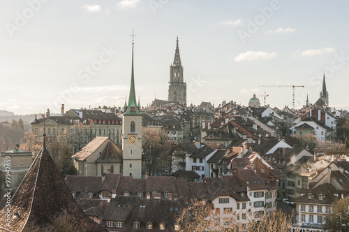 Bern, Altstadt, Stadt, Altstadthäuser, Münster, Kirche, Nydeggkirche, Nydegg, Aare, Fluss, Weihnachtszeit, Winter Schweiz