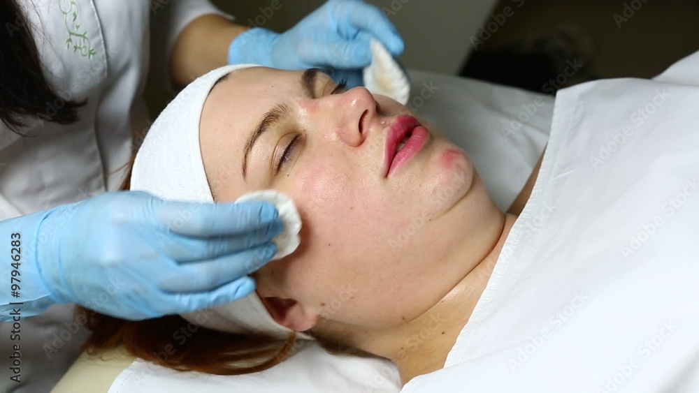 Cosmetic treatment with injection in a clinic Cosmetic treatment with injection in a clinic