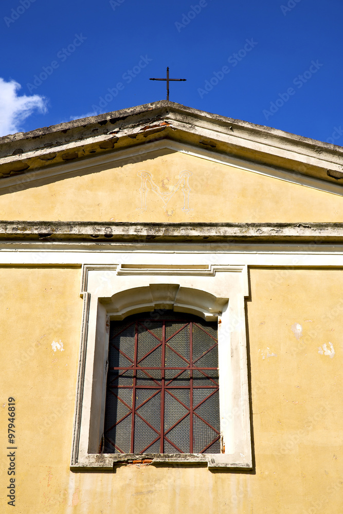 rose window italy lombardy the abbiate old closed rose window italy lombardy the abbiate old closed