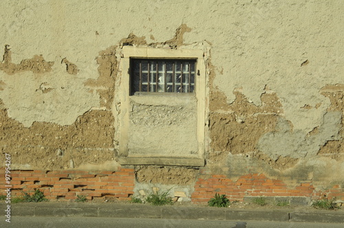mur d' argile