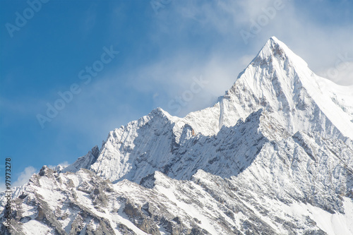 Mountain peak with snow © pomiti