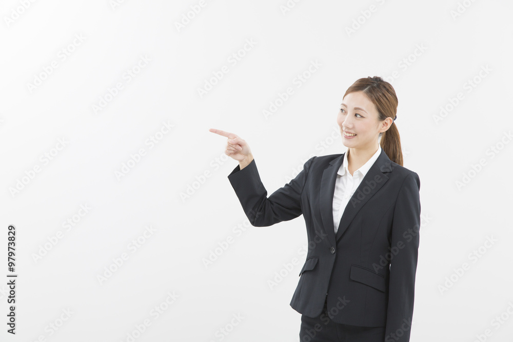 スーツを着た女性 スーツを着た女性