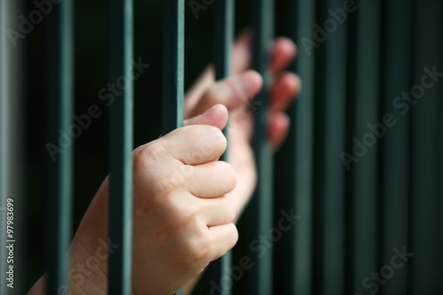 Quadro em tela hand in jail.