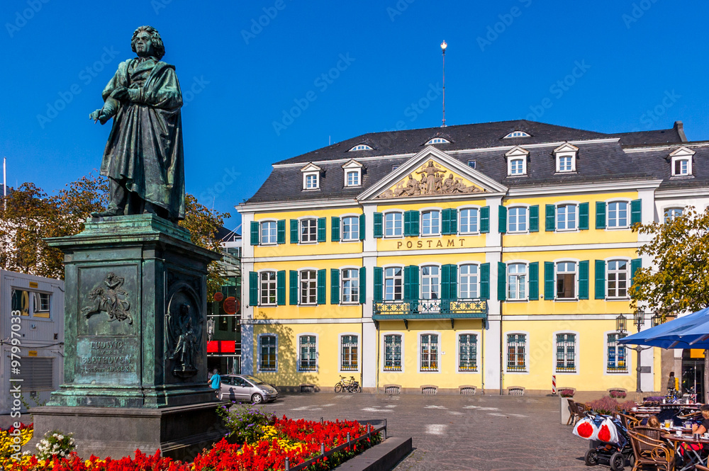 6510 Bonn - alte Post mit Beethovendenkmal