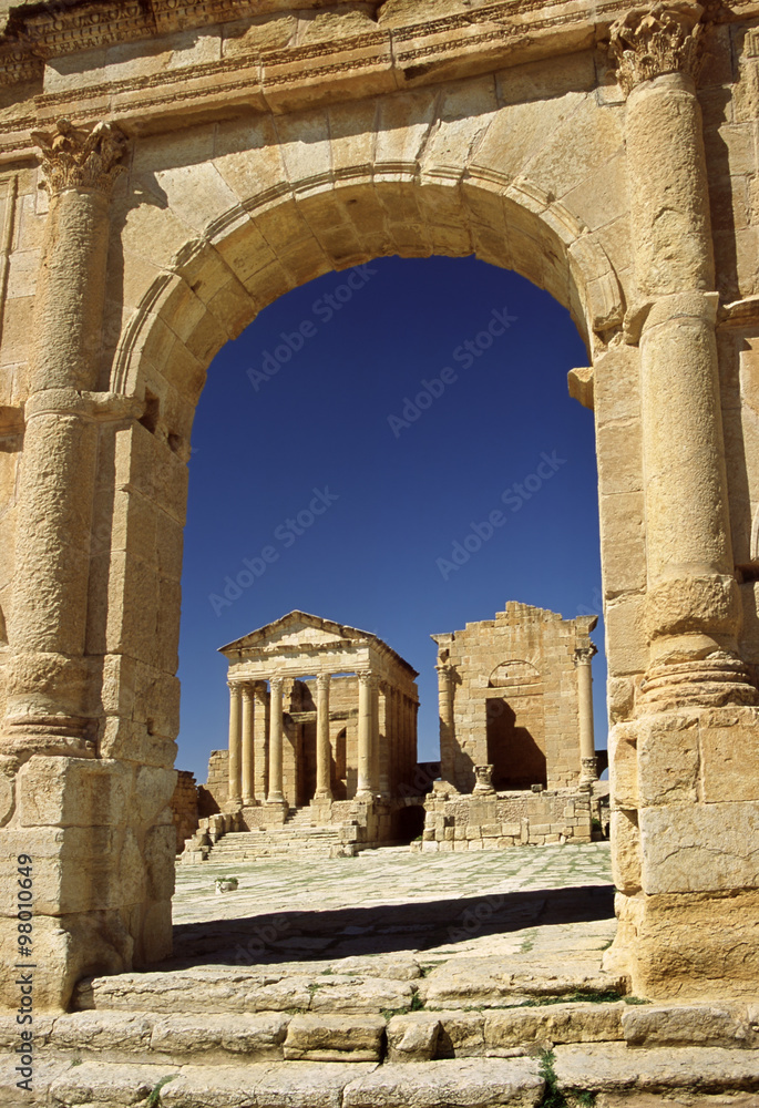Tunisia. Ancient Sufetula (present day Sbeitla). Entrance to the forum via the triumphal arch. View of two (dedicated to Minerva and Jupiter) from three temples forming the capitolium