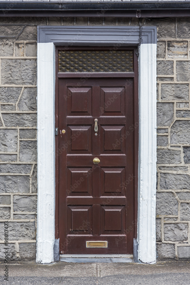アイルランドの古いドア　 Old red door